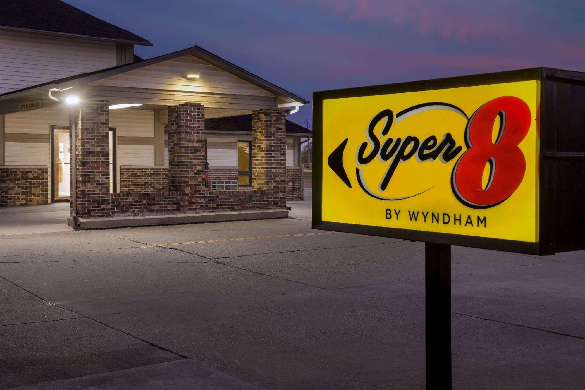 Super 8 By Wyndham Waverly Екстер'єр фото